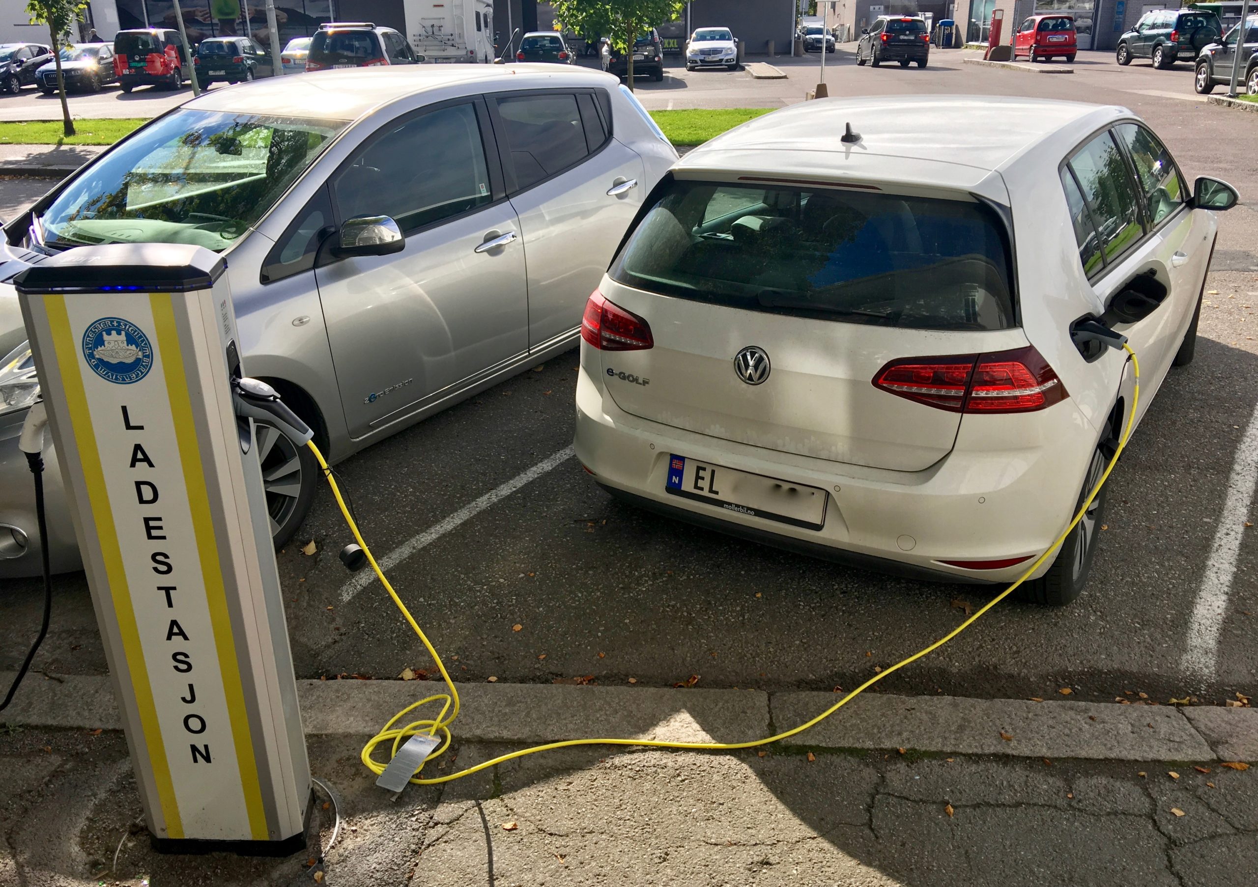 Feature Image - Nissan LEAF and Volkswagen e-Golf electric cars