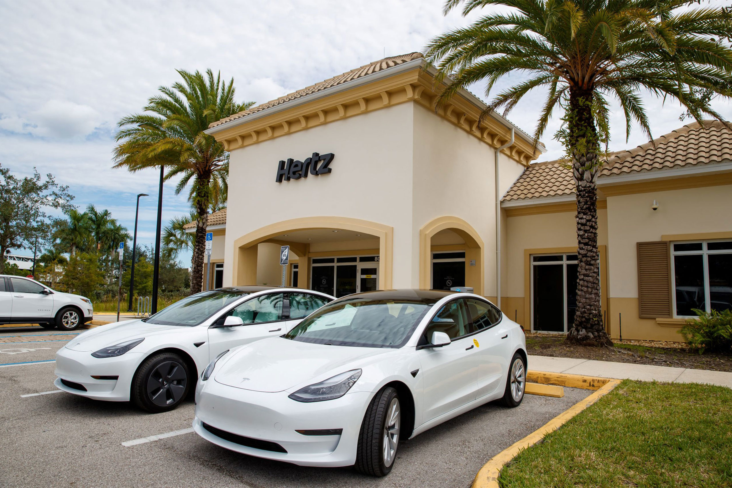 Hertz s Tesla Rental Program For Uber Reaches 15 000 Drivers The Charge