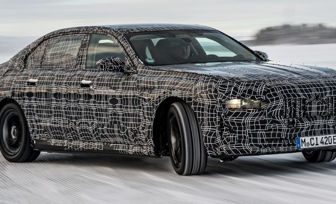 BMW’s luxury i7 sedan seen testing in the Arctic Circle