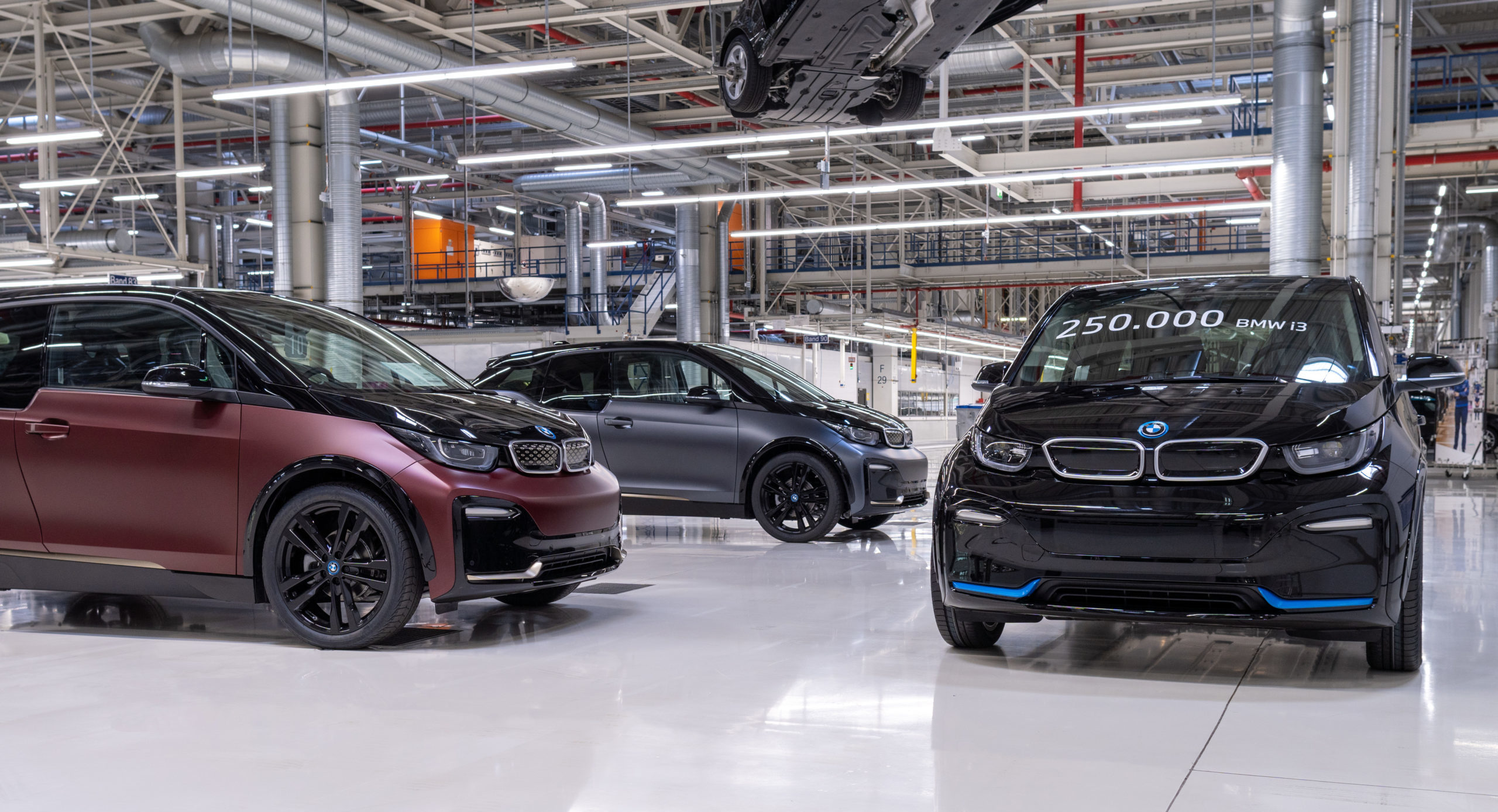 The 250,000th BMW i3 together with the BMW i3s of the HomeRun Edition from the BMW Group Plant Leipzig