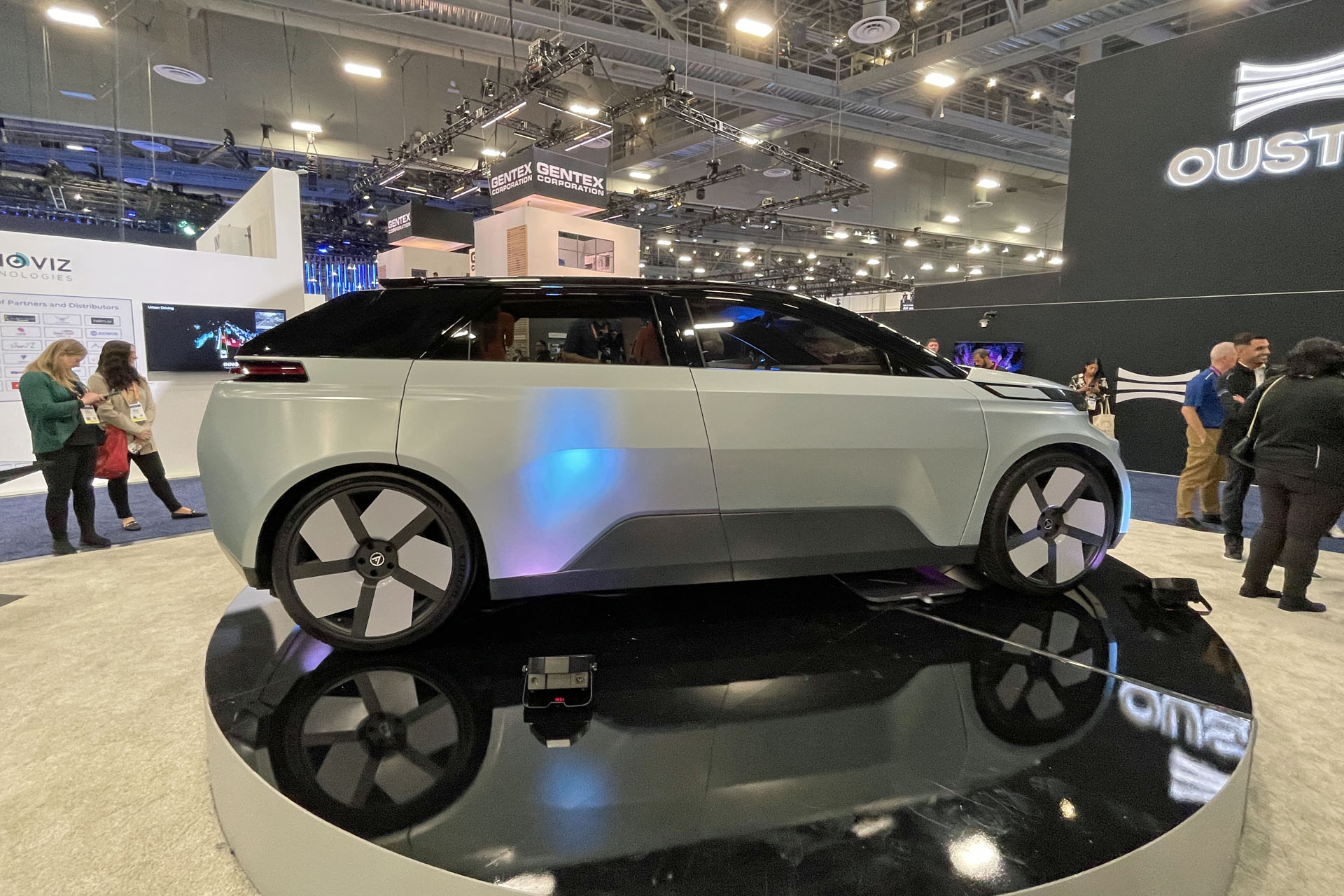 Project Arrow, the first Canadian-built electric vehicle concept done by the Automotive Parts and Manufacturing Association (APMA) / Graeme Fletcher, The Charge
